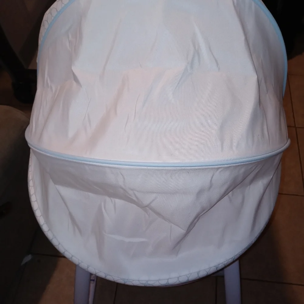 Bassinet - Picture 3 of 4